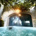 Romantiques Avec Jacuzzi Privatif Ou Baignoire Ronde Terrazzo Alojamento de Acomodação e Pequeno-almoço Saint-Hippolyte-du-Fort