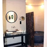 Romantiques Avec Jacuzzi Privatif Ou Baignoire Ronde Terrazzo Alojamento de Acomodação e Pequeno-almoço